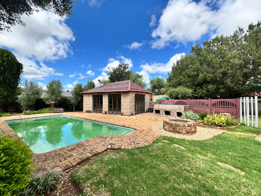 4 Bedroom Property for Sale in La Hoff North West